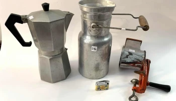 1 Cafetera Italiana ,1 Tarro Lechero Y 1 Ralladora De Queso