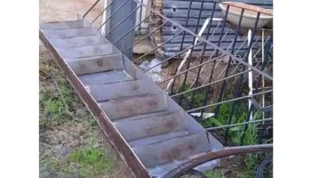 1 escalera de hierro