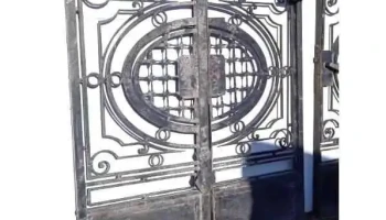 1 Portón de hierro