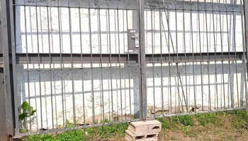 1 portón reja de dos hojas