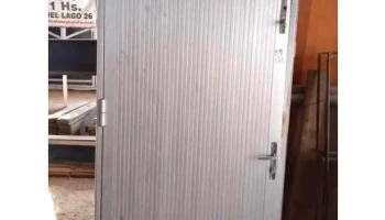 1 puerta de aluminio