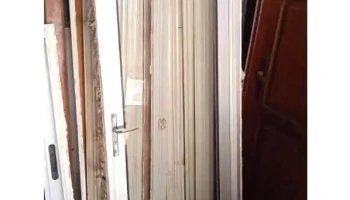 1 puerta de aluminio