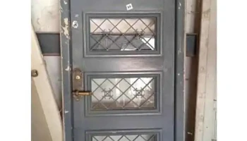 1 puerta exterior