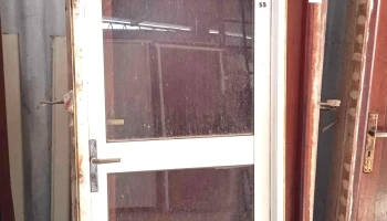 1 puerta vidriada de aluminio