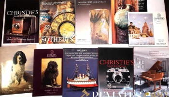 10 catálogos de Christies y Sothebys de temática colecciones variadas: juguetes, fotografía, instrumentos