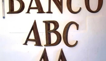 10 letras de bronce 11 cm de altura