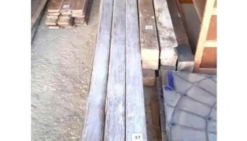 10 m2 piso de pinotea con picaduras de polilla