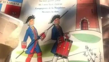 12 discos antiguos simples con temas de dibujos animados y religiosos, con album y libros