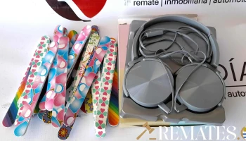 12 limas y auriculares gris