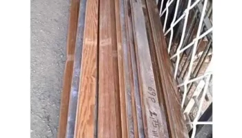 13 m2 de piso de pinotea