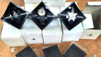 14 Relojes de adolescentes variados, en caja original variados nuevos