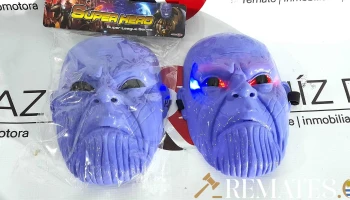 2 mascaras que se iluminan los ojos