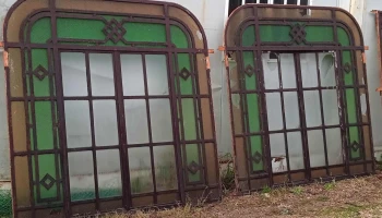 2 ventanales de hierro antiguos