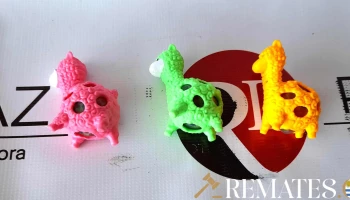 3 dinosaurios de goma