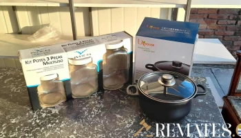3 frascos de vidrio con tapa y olla con tapa de vidrio