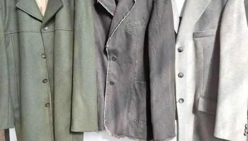 3 sacos de abrigo para Hombre, dos talle L de paño (lana) y uno jean talle 52