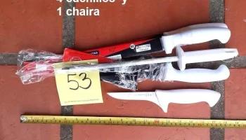 4 cuchillos y 1 chaira