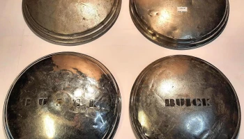 4 tazas / cobertores de llantas Buick acero (1 diferente un poco mas chica)