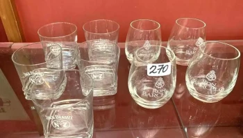 4 Vasos De Ron Y 5 De Wisky