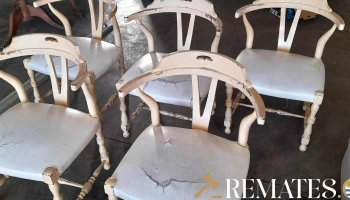 5 sillas en madera asiento tapizado en cuerina con averias (se venden de a una)