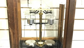 Antigua Balanza De Precision Analitica Mecanica