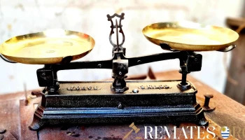 Antigua balanza en hierro y bronce sin pesas