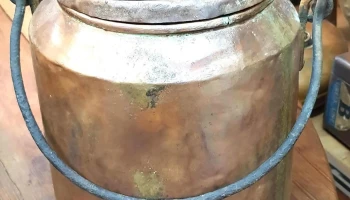Antiguo colero en cobre