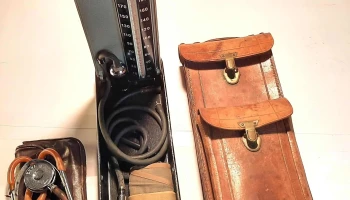 Aparato de tomar presion Erkameter Aleman en su estuche de cuero y estetoscopio