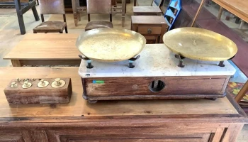 Balanza De Dos Platos 30k  Con Cepo Y Pesas En Bronce