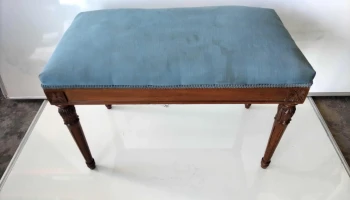 banqueta inglesa tapizada azul