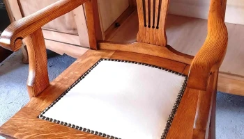 Butaca de escritorio en roble restaurada ,lustrada