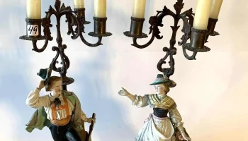 Candelabros 4 Picos Bronce Y Biscuit Dama Y Cazador