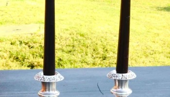 Candeladros en plata inglesa y apaga  velas