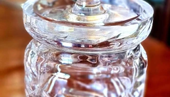 Caramelera cristal con tapa sana