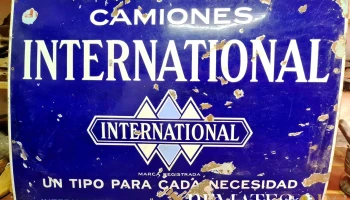 Cartel esmaltado ingles antiguo  Internacional 1,20 m x 82 cm