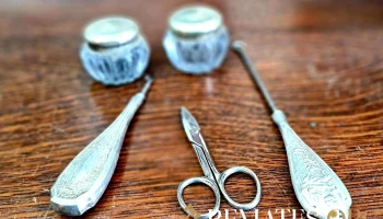 Cinco piezas tocador y manicure antiguas