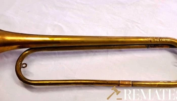 Clarín o trompeta  de caballería antiguo en bronce marca Albert
