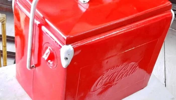 Conservadora antigua de chapa Coca Cola restaurada