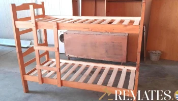 cucheta de madera marron