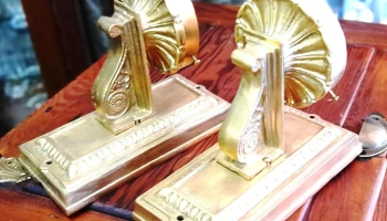 Dos artefactos antiguos en bronce macizo