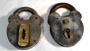 Dos candados antiguos sin llave