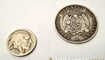 Dos monedas de plata antiguas