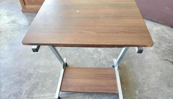 escritorio de pc en Mdf base de hierro