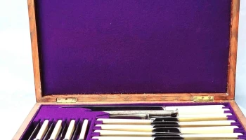 Espectacular y único juego de cuchillos ingleses en caja de roble