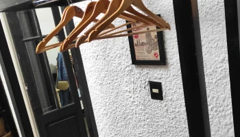 Excelentes exhibidores, percheros de ropa