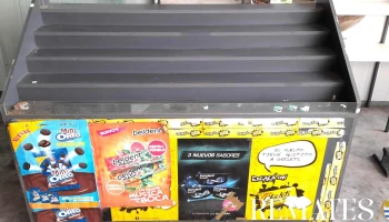 excibidor de comercio gris