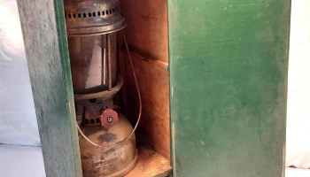 Farol a mantilla Sueco Optimus en su caja verde