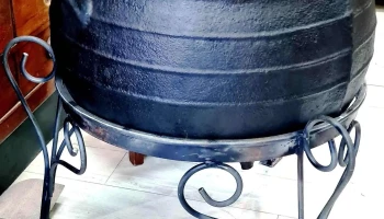Gran olla antigua inglesa Cannon 150 litros con trípode