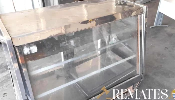 heladera mostrado en acero inx, con 2 vidrios al frente 2 puertas traseras. (a la vista)