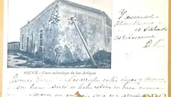 interesantes postales: una con bandera y dice Paz y la otra casa de los Artigas